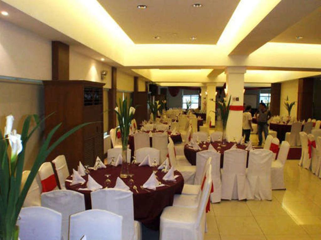 Cherry Blossoms Hotel Manila Kültér fotó