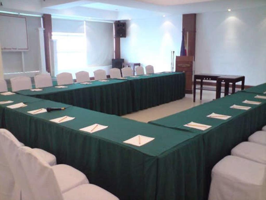 Cherry Blossoms Hotel Manila Kültér fotó