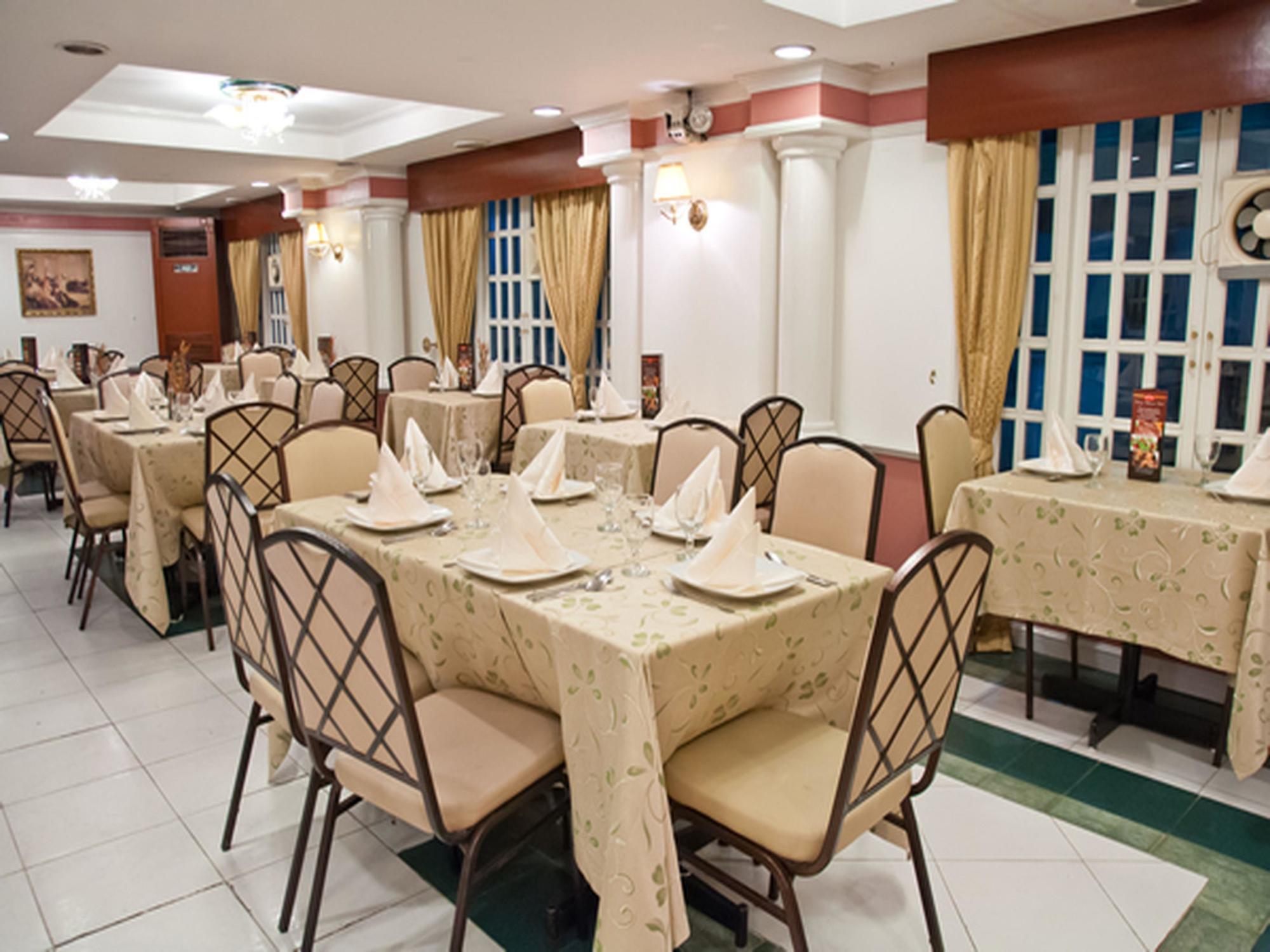 Cherry Blossoms Hotel Manila Kültér fotó