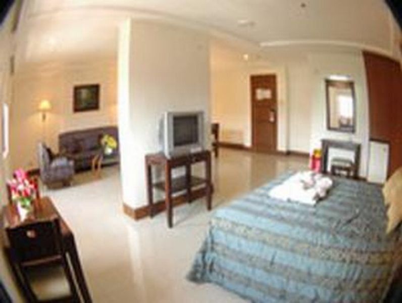 Cherry Blossoms Hotel Manila Kültér fotó