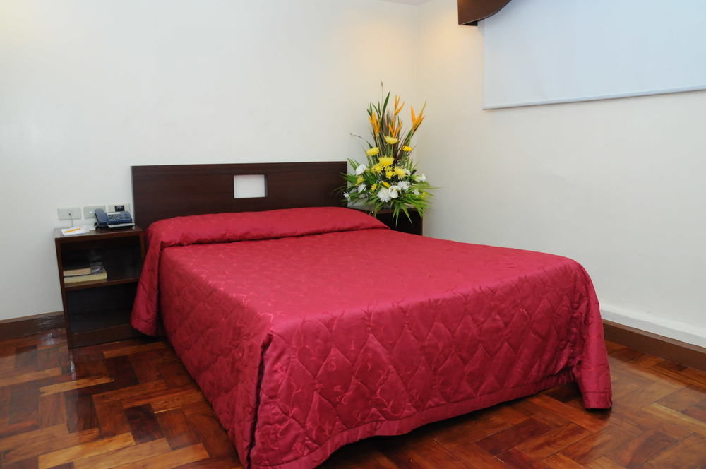 Cherry Blossoms Hotel Manila Kültér fotó