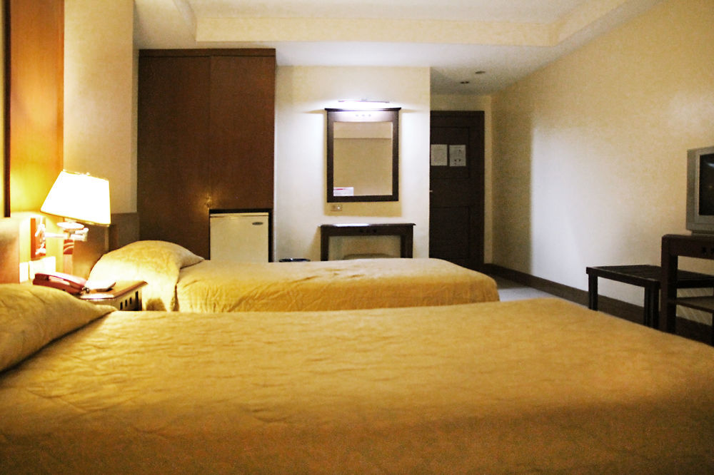 Cherry Blossoms Hotel Manila Kültér fotó