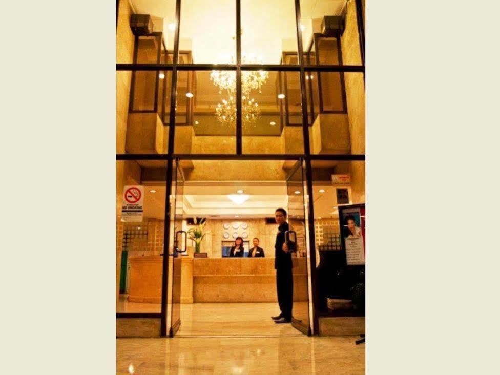 Cherry Blossoms Hotel Manila Kültér fotó