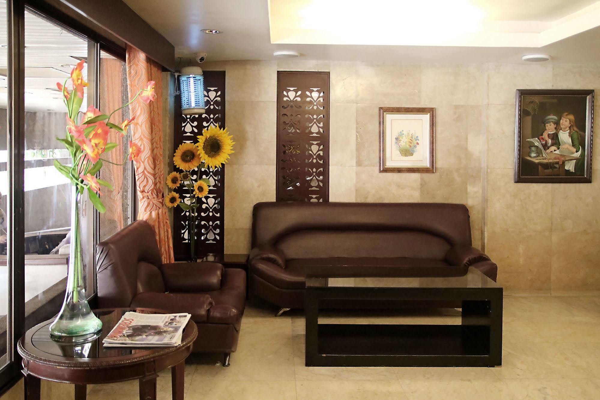 Cherry Blossoms Hotel Manila Kültér fotó