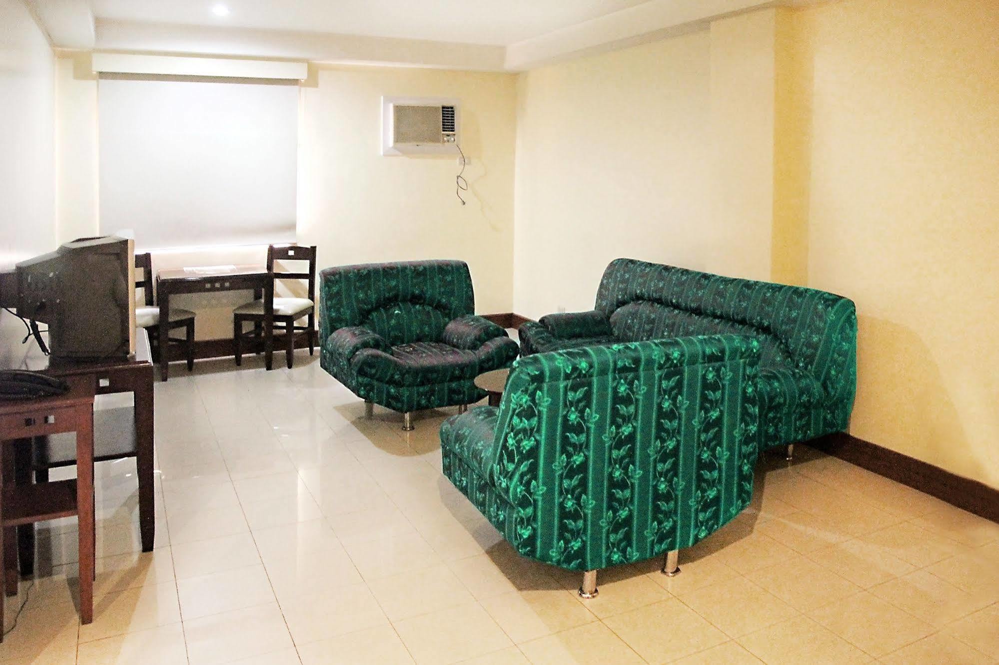Cherry Blossoms Hotel Manila Kültér fotó