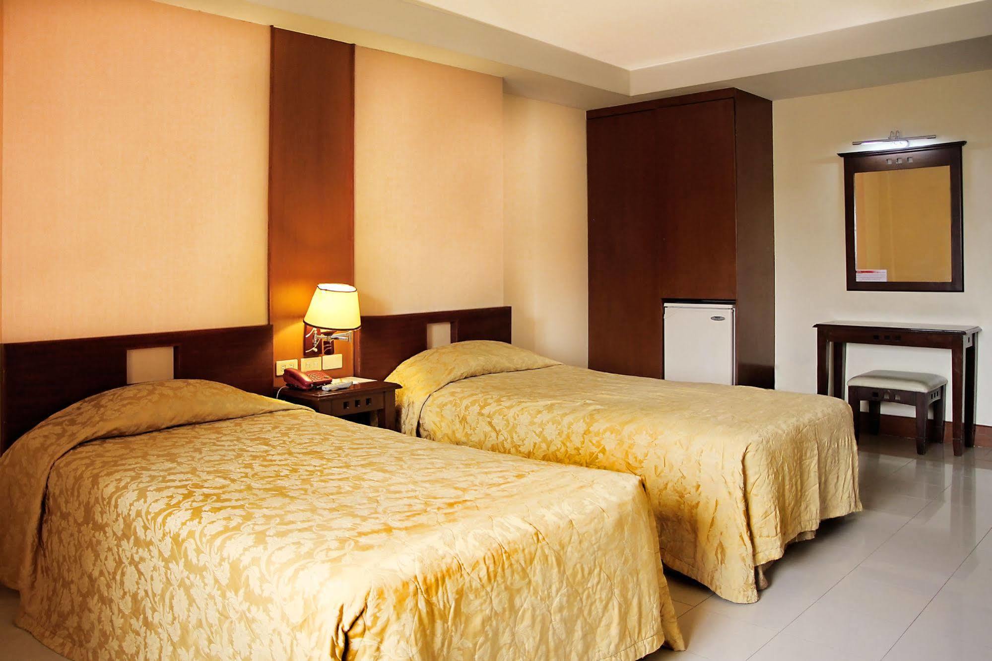 Cherry Blossoms Hotel Manila Kültér fotó