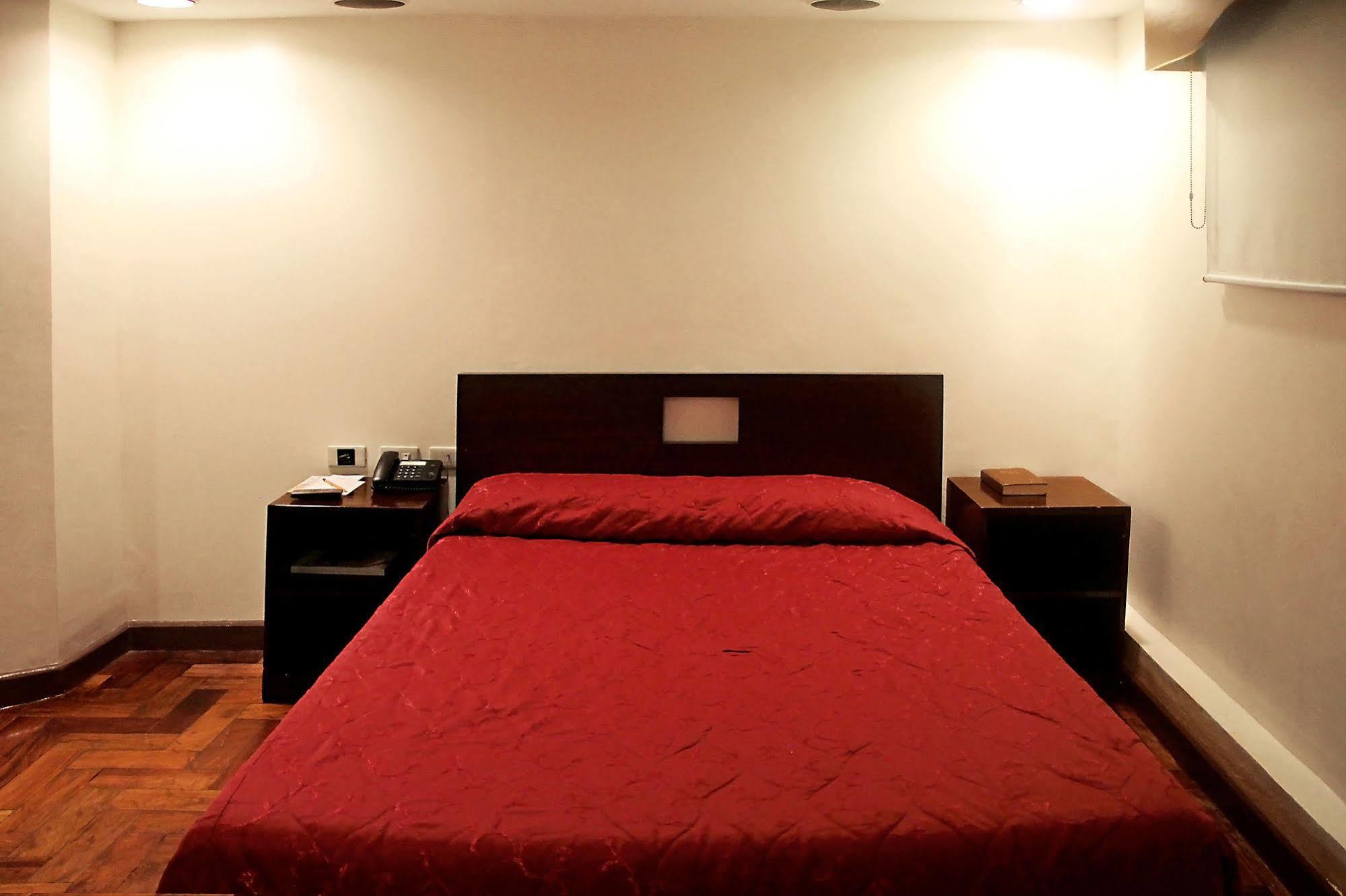 Cherry Blossoms Hotel Manila Kültér fotó