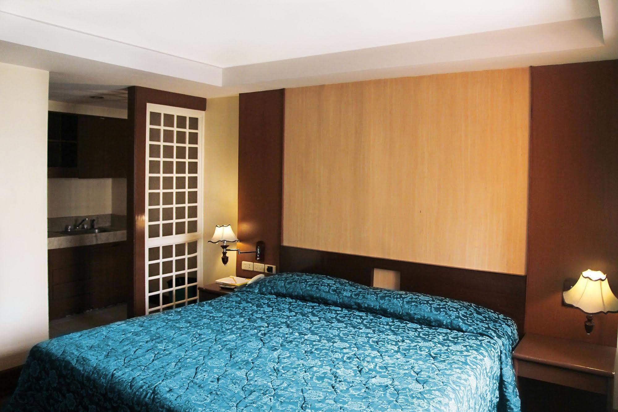 Cherry Blossoms Hotel Manila Kültér fotó