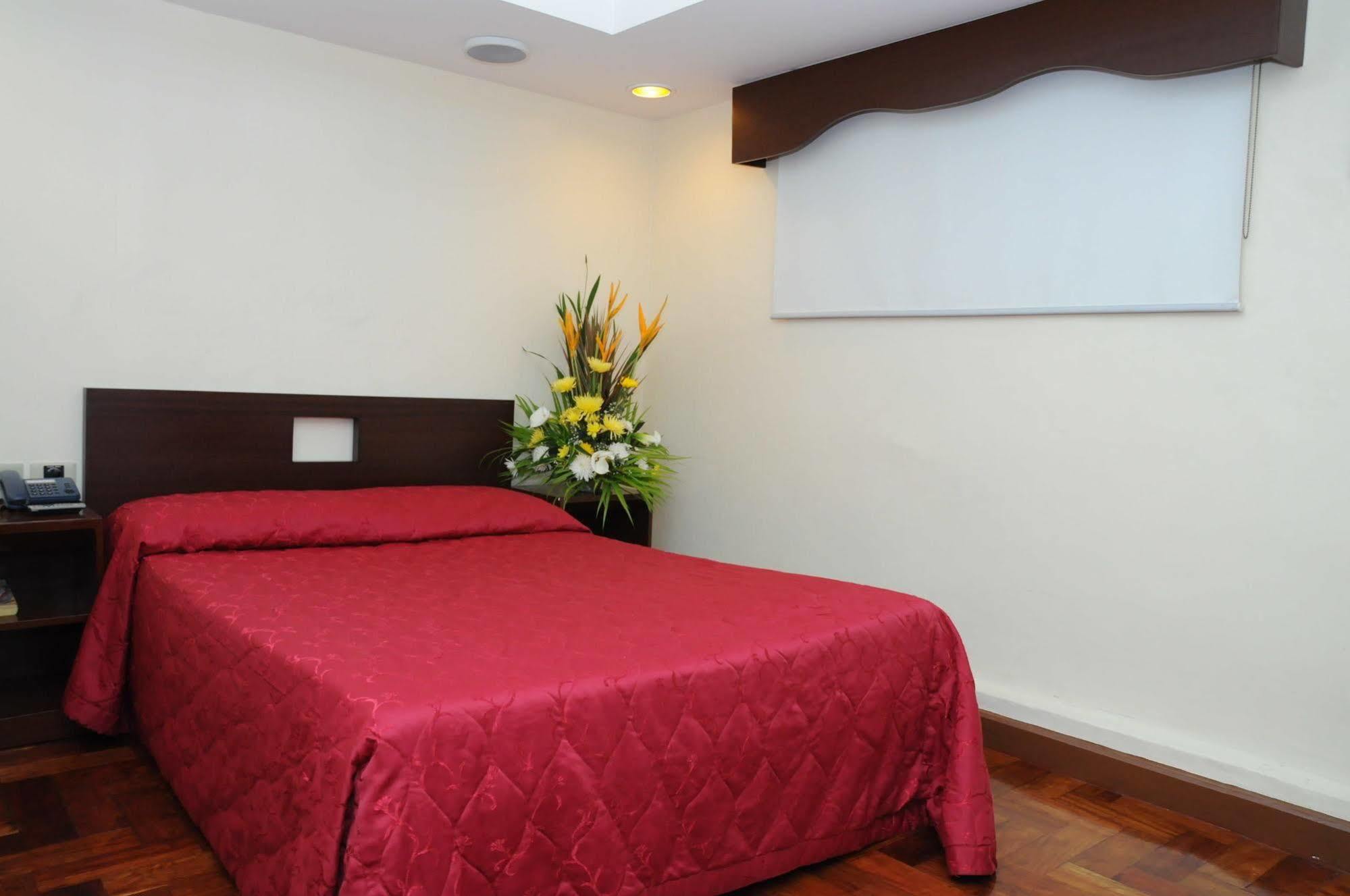 Cherry Blossoms Hotel Manila Kültér fotó