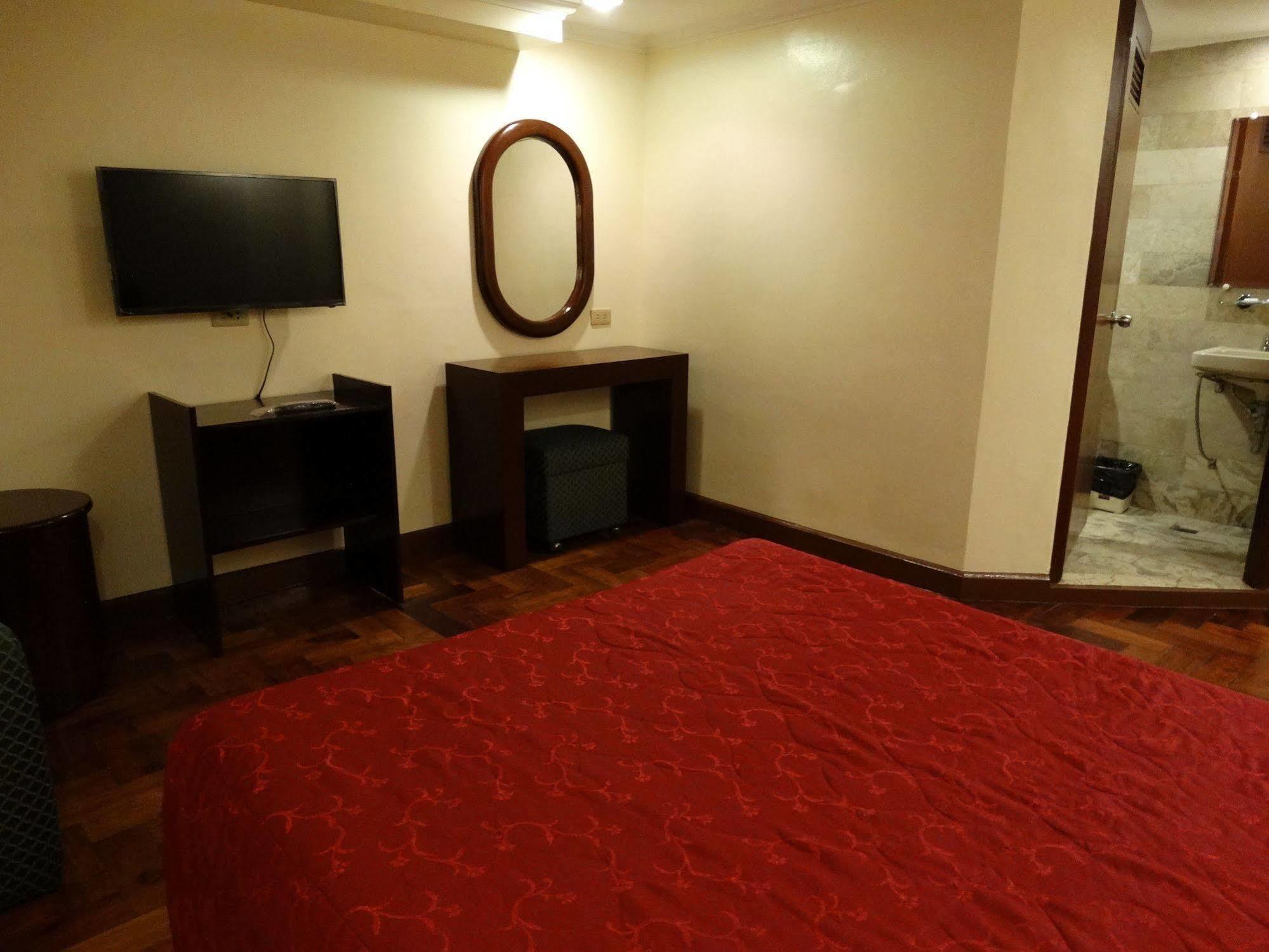 Cherry Blossoms Hotel Manila Kültér fotó