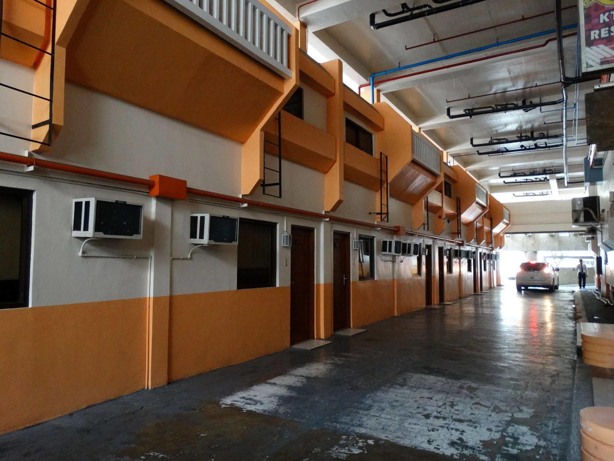 Cherry Blossoms Hotel Manila Kültér fotó