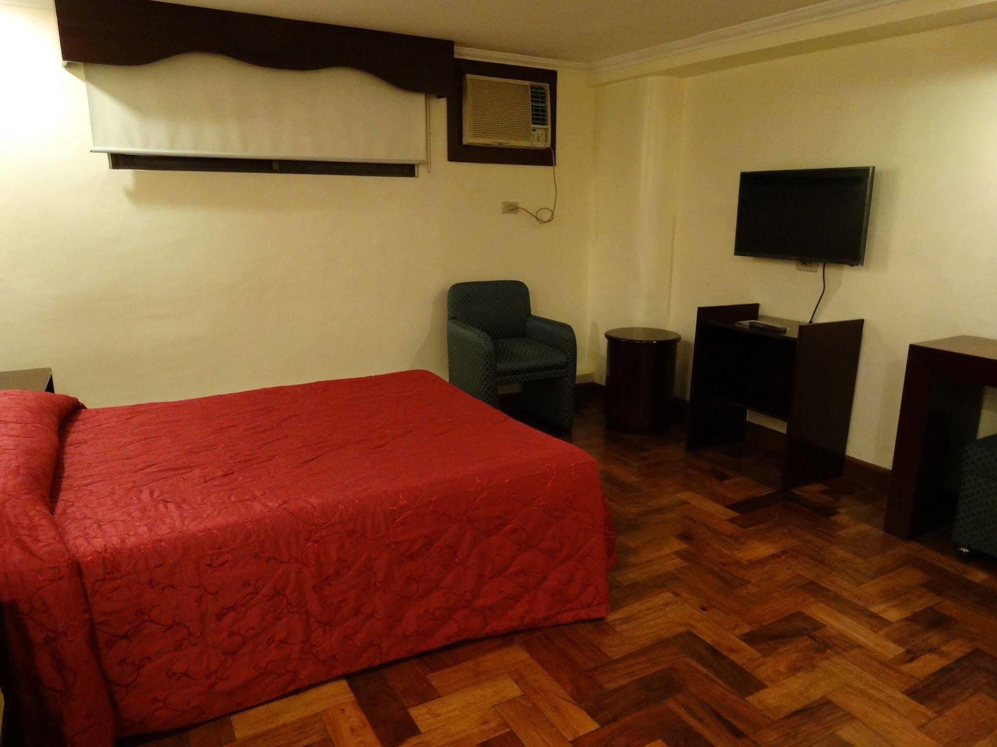 Cherry Blossoms Hotel Manila Kültér fotó