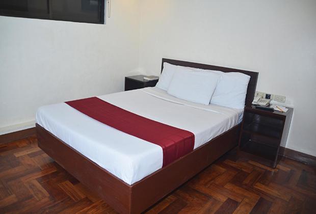 Cherry Blossoms Hotel Manila Kültér fotó