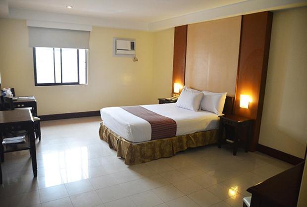 Cherry Blossoms Hotel Manila Kültér fotó