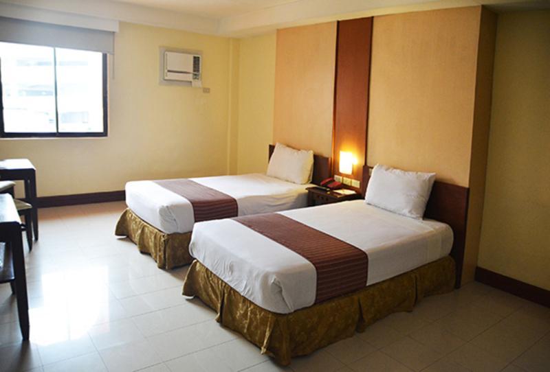 Cherry Blossoms Hotel Manila Kültér fotó