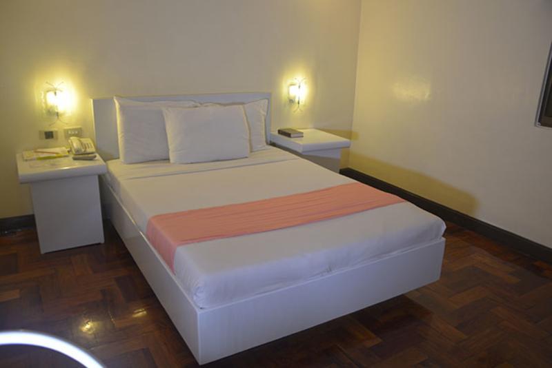 Cherry Blossoms Hotel Manila Kültér fotó