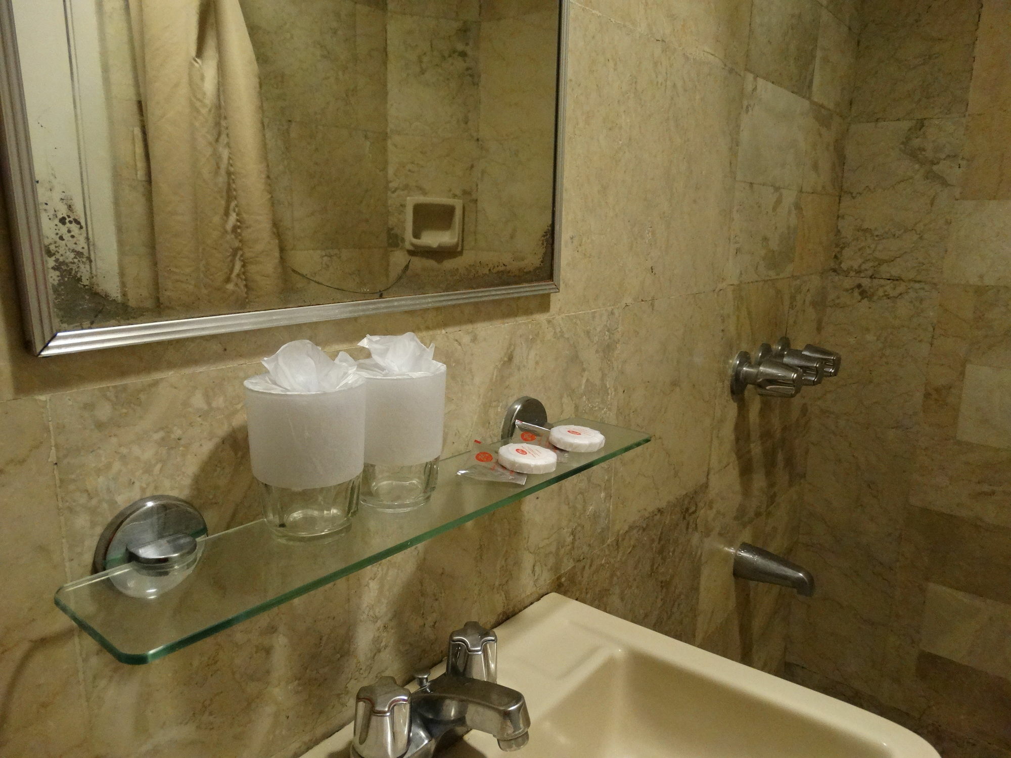 Cherry Blossoms Hotel Manila Kültér fotó