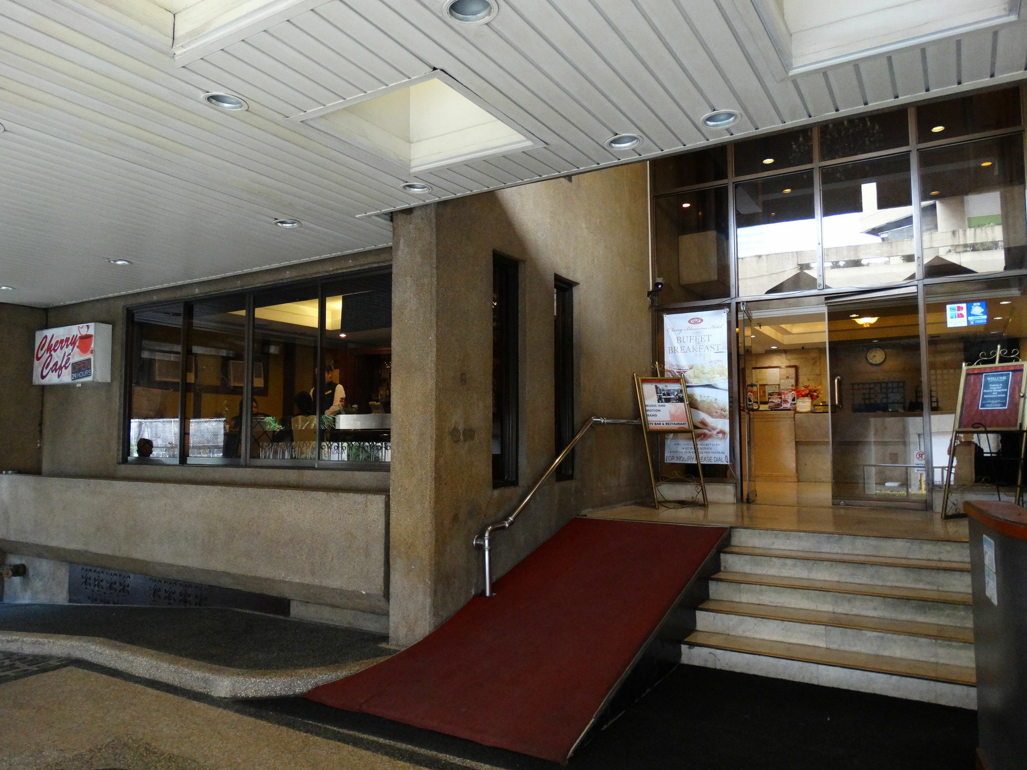 Cherry Blossoms Hotel Manila Kültér fotó